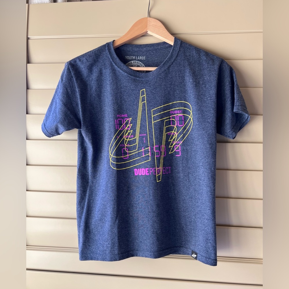 DUDE PERFECT BOYS TEE SIZE YOUTH LARGE